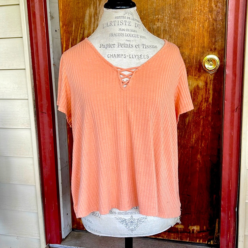 Peachy American eagle t shirt